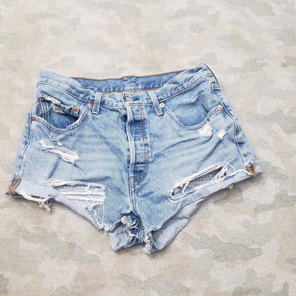 Levis 501 Shorts Womens 31 Blue Distressed Denim Cut Off High Rise Light Wash